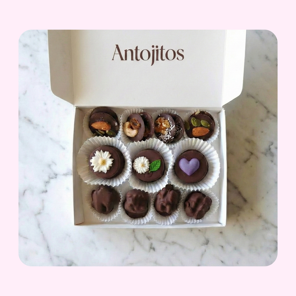 Caja surtida de alfajores y chocolates